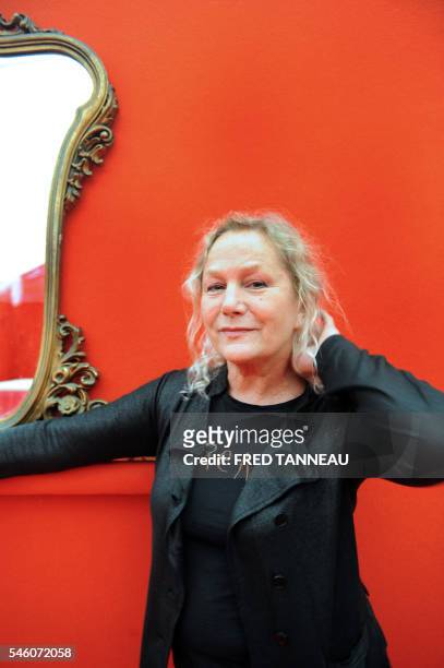 La styliste Agnès B pose le 09 mai 2008 à Saint-Brieuc, dans le cadre de la 25e édition du festival pluridisciplinaire Art Rock. On l'imagine penchée...
