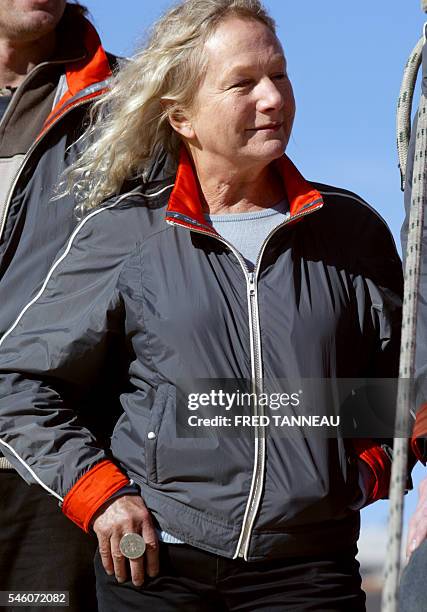 Agnès B, styliste et mécène de Tara-expédition arrive dans le port de Lorient à bord du voilier polaire Tara, le 23 février 2008, après 20 mois...