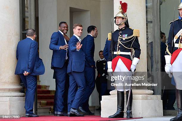 Steve Mandanda and Antoine Griezmann arrive at Elysee Palace as French President Francois Hollande receives the France Soccer team for a lunch on...