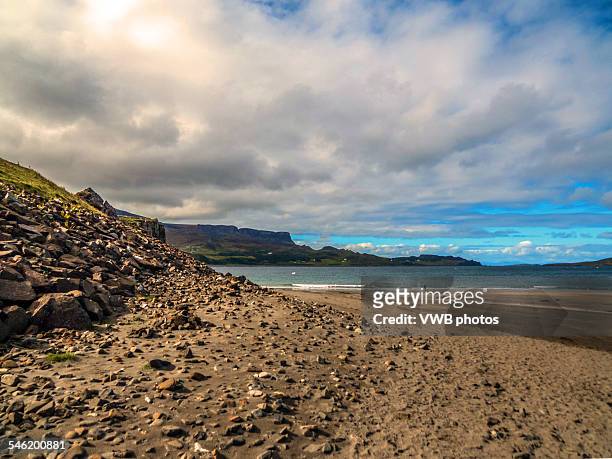 staffin beach, totternish, isle of skye - glen sligachan 個照片及圖片檔