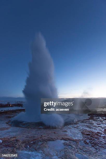 iceland, storkkuer geyser - strokkur stock pictures, royalty-free photos & images