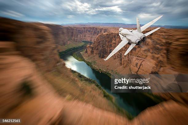usa, arizona, fa-18 hornet flying over colorado river - avion de chasse photos et images de collection