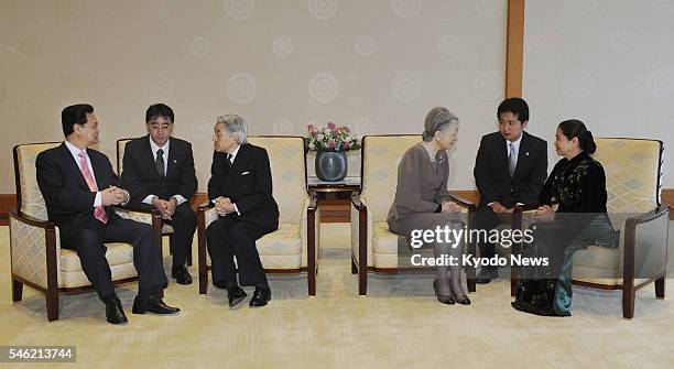 Japan - Vietnamese Prime Minister Nguyen Tan Dung and his wife Tran Thanh Kiem talk with Japanese Emperor Akihito and Empress Michiko at the Imperial...