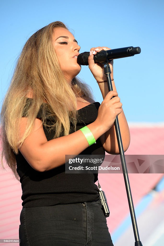 Singer Baraz Singer Alina Baraz performs onstage during the kick off evening of ...