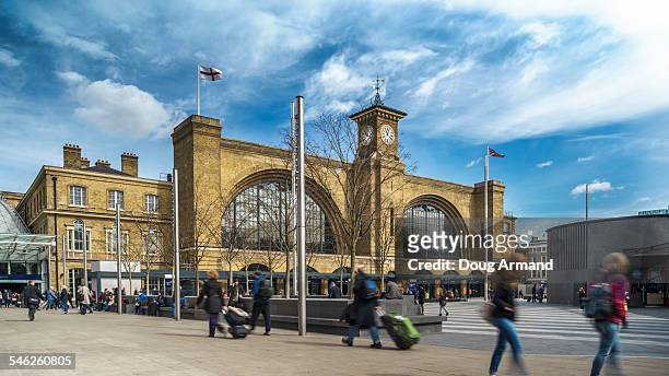 exterior of kings cross railway station, london - キングスクロス駅 ストックフォトと画像