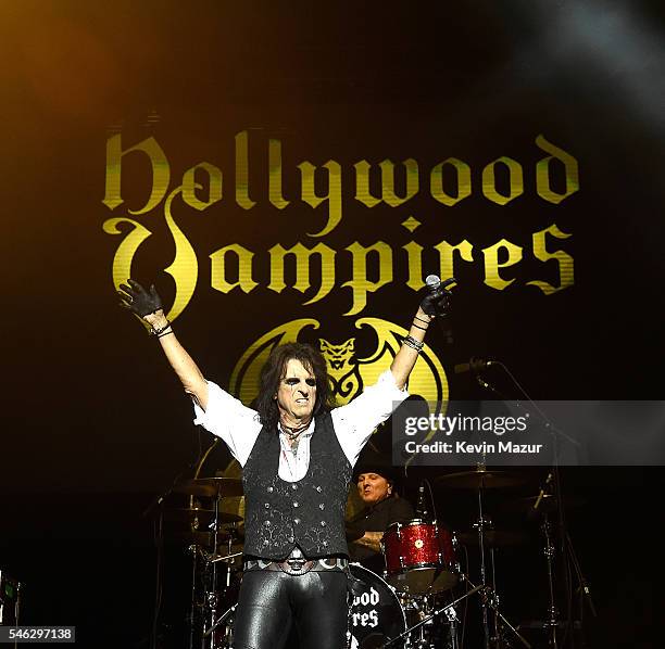 Alice Cooper of Hollywood Vampires performs at Ford Ampitheater at Coney Island Boardwalk on July 10, 2016 in Brooklyn, New York.