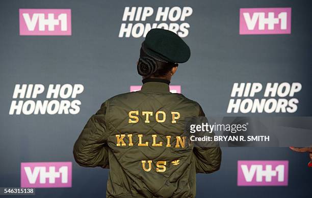 Dej Loaf arrives for "VH1's Hip Hop Honors: All Hail The Queens" on July 11, 2016 at Lincoln Center in New York. / AFP / Bryan R. Smith