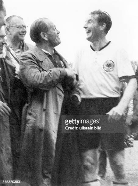 Football 1954 FIFA World Cup, Final in Berne, Switzerland: Germany vs. Hungary 3:2, German team manger Josef 'Sepp' Herberger and German team captain...