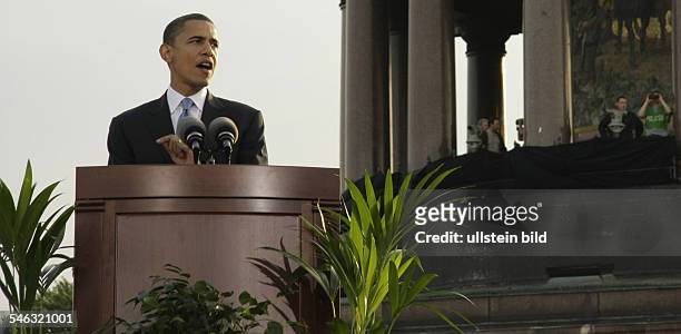 Obama, Barack - Politician, USA - visiting Berlin, speech at the Siegessaeule monument