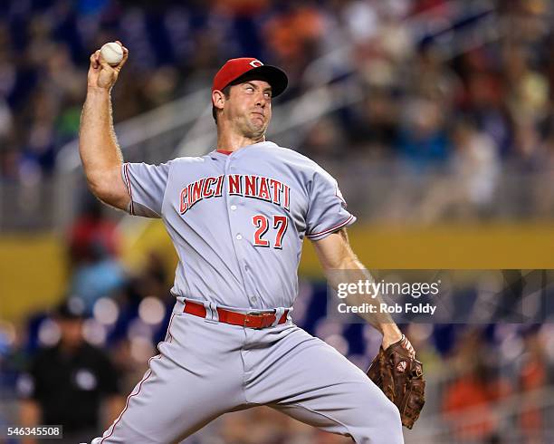 Ross Ohlendorf of the Cincinnati Reds pitches during the game against the Miami Marlins at Marlins Park on July 8, 2016 in Miami, Florida.