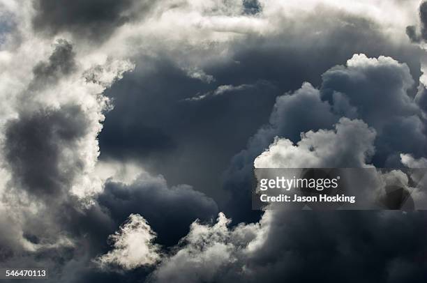 dark and stormy thunder clouds forming - céu tempestuoso imagens e fotografias de stock