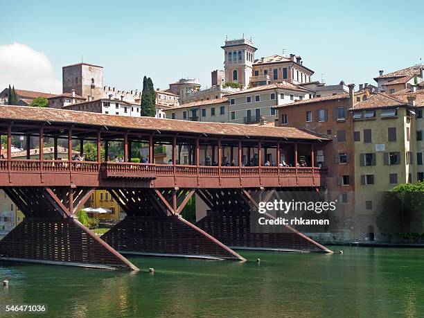 ponte vecchio, bassano del grappa, vicenza, veneto, italy - vicenza stock-fotos und bilder