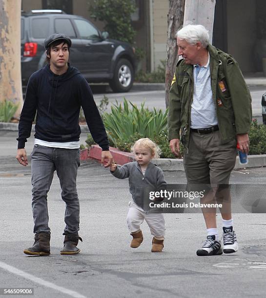 Pete Wentz Los Angeles July 9 2010 Pete Wentz, his son Bronx Mowgli Wentz and his father Dale Wentz goes at Starbucks at the Beverly Glen Market...