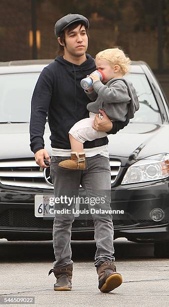 Pete Wentz Los Angeles July 9 2010 Pete Wentz, his son Bronx Mowgli Wentz and his father Dale Wentz goes at Starbucks at the Beverly Glen Market...