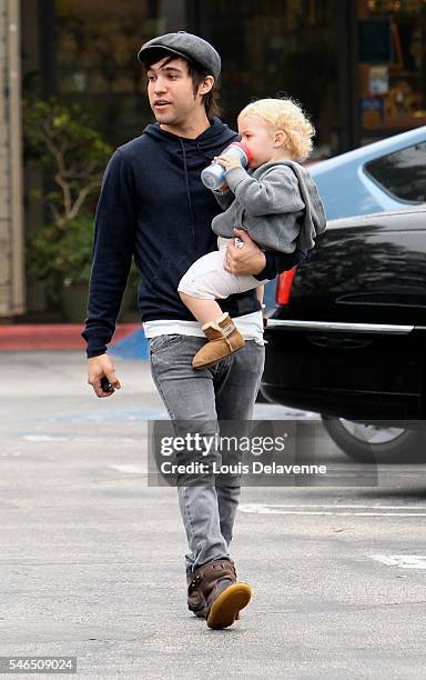 Pete Wentz Los Angeles July 9 2010 Pete Wentz, his son Bronx Mowgli Wentz and his father Dale Wentz goes at Starbucks at the Beverly Glen Market...