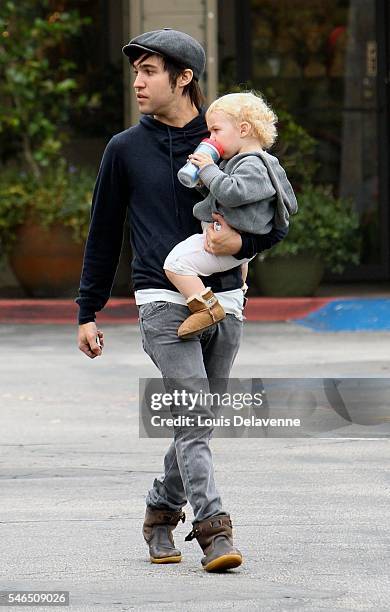 Pete Wentz Los Angeles July 9 2010 Pete Wentz, his son Bronx Mowgli Wentz and his father Dale Wentz goes at Starbucks at the Beverly Glen Market...