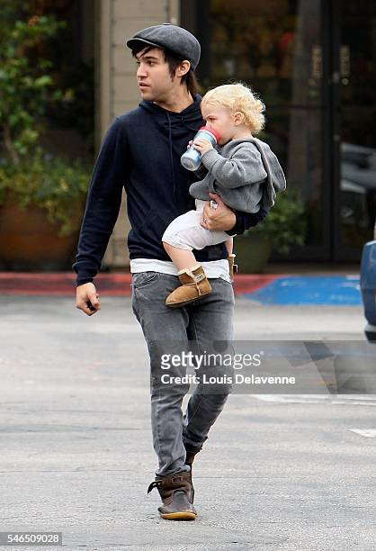 Pete Wentz Los Angeles July 9 2010 Pete Wentz, his son Bronx Mowgli Wentz and his father Dale Wentz goes at Starbucks at the Beverly Glen Market...