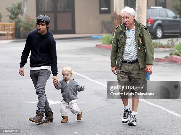 Pete Wentz Los Angeles July 9 2010 Pete Wentz, his son Bronx Mowgli Wentz and his father Dale Wentz goes at Starbucks at the Beverly Glen Market...