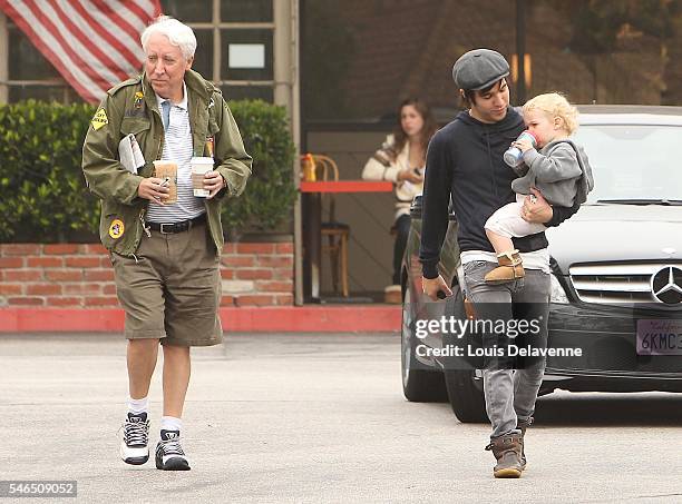 Pete Wentz Los Angeles July 9 2010 Pete Wentz, his son Bronx Mowgli Wentz and his father Dale Wentz goes at Starbucks at the Beverly Glen Market...