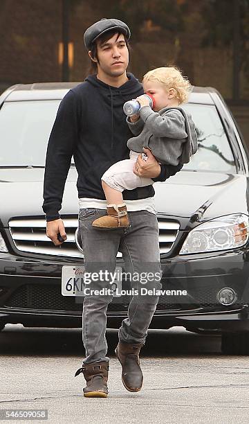 Pete Wentz Los Angeles July 9 2010 Pete Wentz, his son Bronx Mowgli Wentz and his father Dale Wentz goes at Starbucks at the Beverly Glen Market...