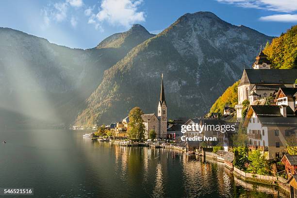 hallstatt at morning with sunlight and reflection on the lake, austria - hallstatter see stock pictures, royalty-free photos & images