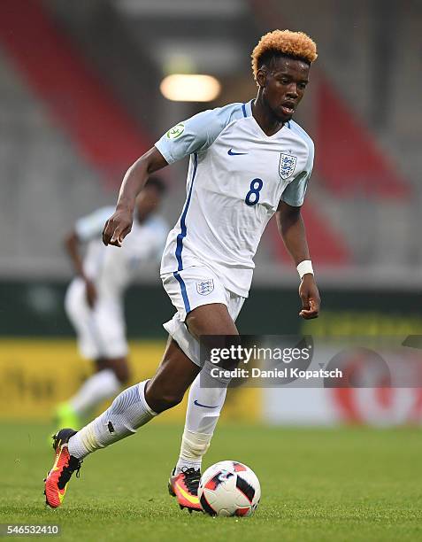 Joshua Onomah of England controls the ball during the UEFA Under19 European Championship match between U19 France and U19 England at Voith-Arena on...