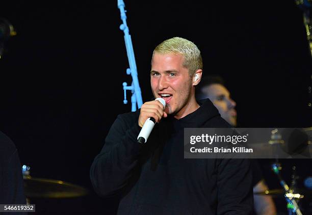 Brian Posner Photos and Premium High Res Pictures - Getty Images