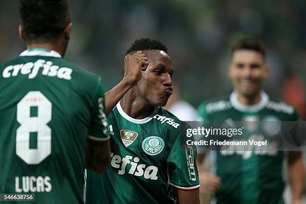 Yerry Mina of Palmeiras celebrates scoring the first goal during the match between Palmeiras and Santos for the Brazilian Series A 2016 at Allianz...