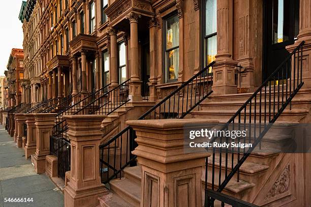 raw houses in harlem - harlem new york stock pictures, royalty-free photos & images