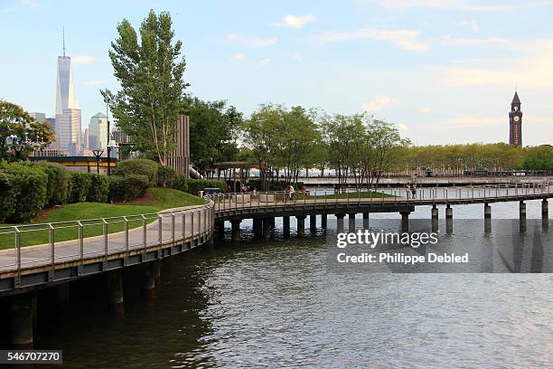 usa, new jersey, hoboken, view of the pier c park waterfront walkway with lower manhattan skyline - hoboken stock pictures, royalty-free photos & images