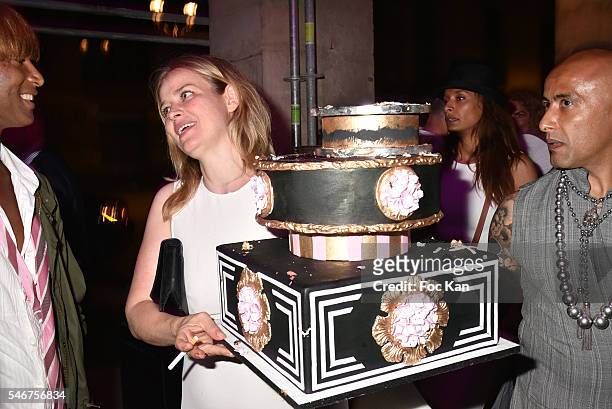 Former Elite model and CupSiCake manager Simone Muterthies attends the Dexter Dex Tao Birthday Party at the Xu Sushis bar on July 12, 2016 in Paris,...