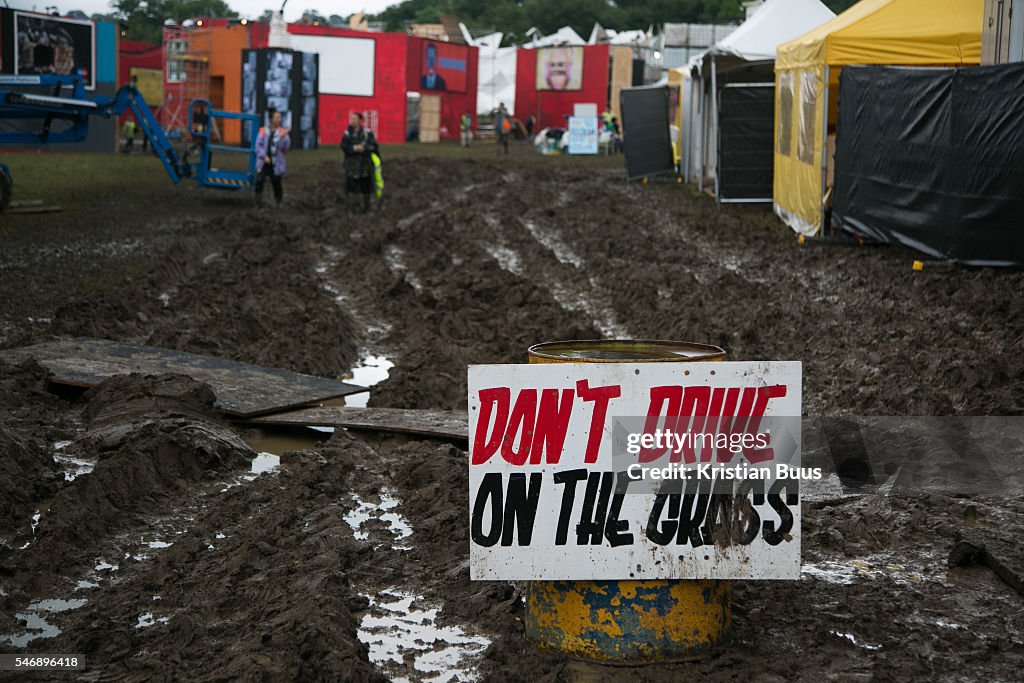 A Sign In Deep Mud Saying No Driving On The Grass