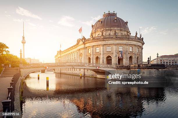 berlin museum island with tv tower - rio spree imagens e fotografias de stock
