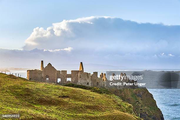 dunluce castle - dunluce castle stock pictures, royalty-free photos & images