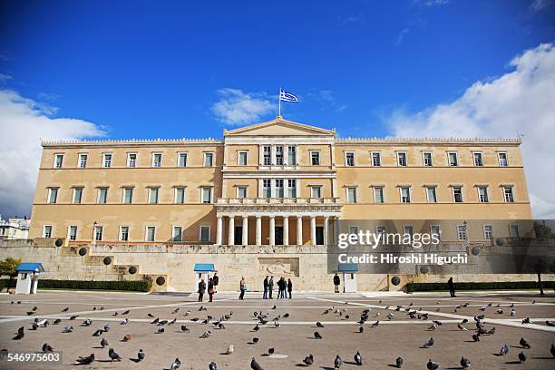 greece, athens, the parliament building - piazza syntagma stockfoto's en -beelden