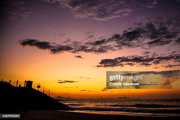 down at the devil's beach in arpoador - arpoador beach stock pictures, royalty-free photos & images