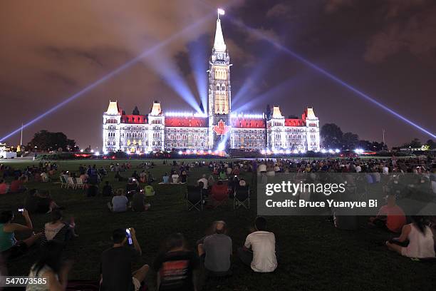 centre block of parliamentary complex - ottawa parliment stock pictures, royalty-free photos & images