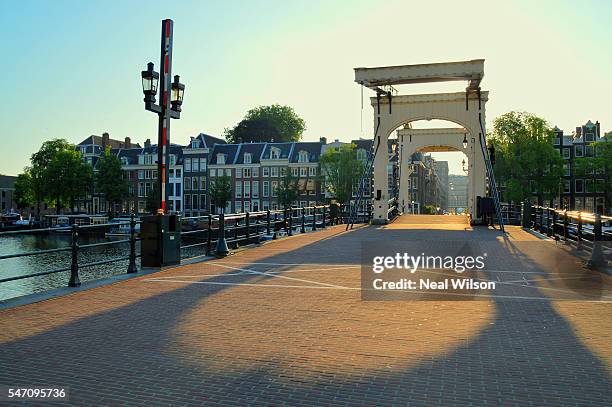 amsterdam - magere brug stockfoto's en -beelden