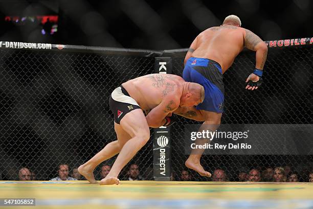 Brock Lesnar Mark Hunt Photos And Premium High Res Pictures Getty Images brock-lesnar-mark-hunt-photos-and-premium-high-res-pictures-getty-images