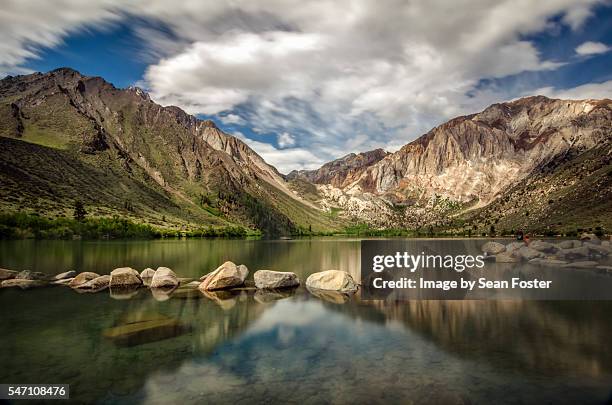 convict lake - mountain view california stock-fotos und bilder