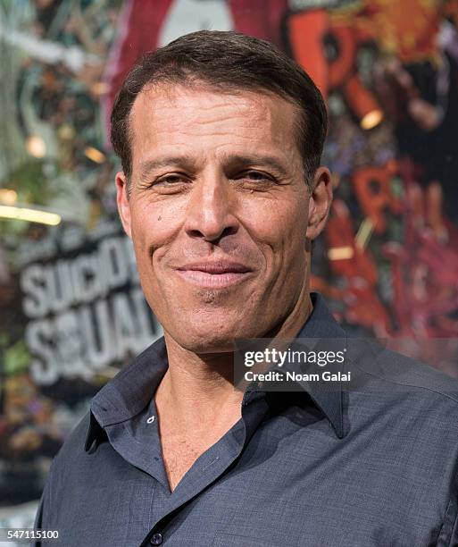 Tony Robbins visits "Extra" at H&M Times Square on July 13, 2016 in New York City.