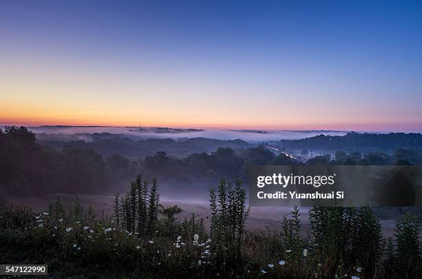 cuyahoga valley national park misty morning - cleveland ohio stock-fotos und bilder
