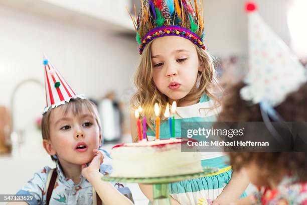 girl blowing out birthday candles - birthday candles 個照片及圖片檔