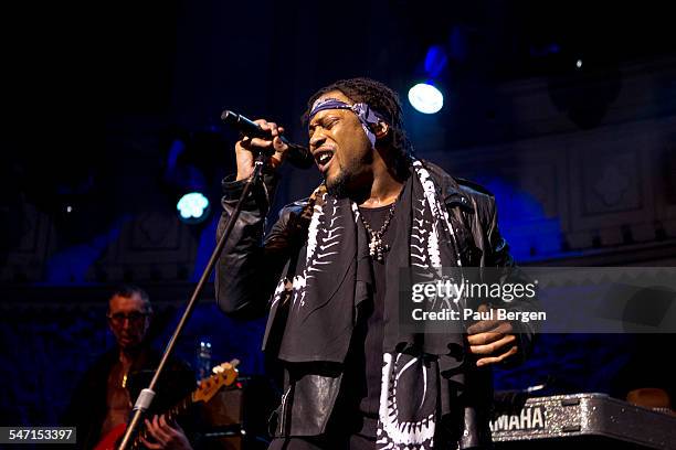 D Angelo Singer Photos and Premium High Res Pictures - Getty Images