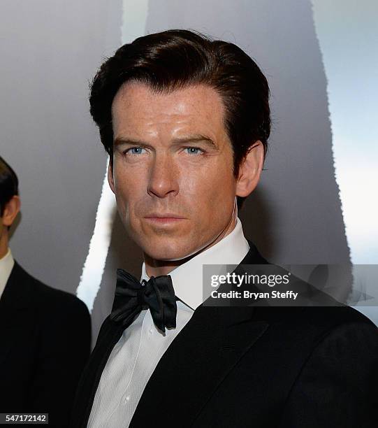 Pierce Brosnan James Bond Photos and Premium High Res Pictures - Getty ...