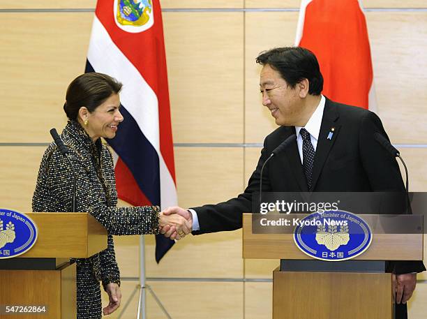 Japan - Costa Rican President Laura Chinchilla and Japanese Prime Minister Yoshihiko Noda shake hands after their press conference in Tokyo on Dec....