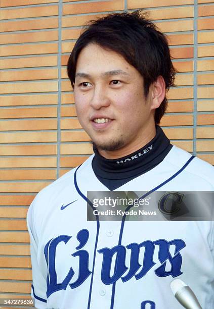 Japan - Seibu Lions shortstop Hiroyuki Nakajima speaks to reporters in Hanno, Saitama Prefecture, on Dec. 9 after the New York Yankees won the rights...