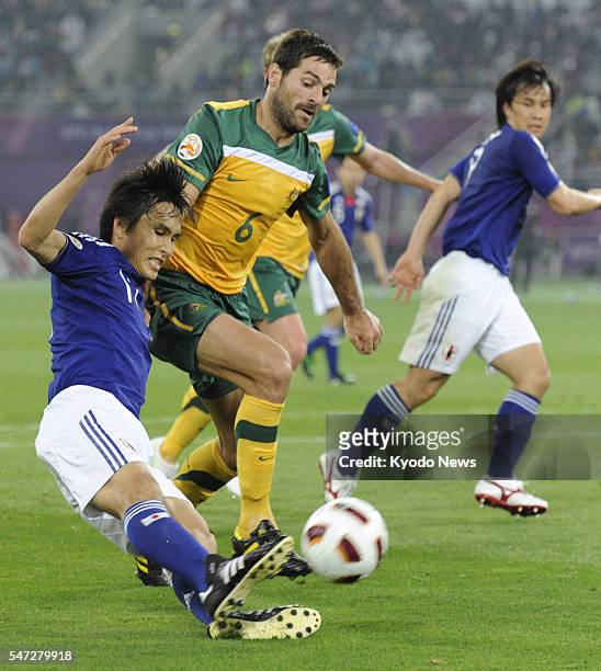 Qatar - Japan's Ryoichi Maeda fires a shot while competing with Australia's Sasa Ognenovski during the second half of the Asian Cup soccer final in...