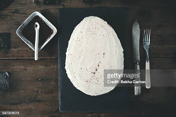 egg shaped chocolate cake - rekha garton stock pictures, royalty-free photos & images