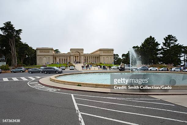 Front view of the Legion of Honor art museum in the Lands End neighborhood of San Francisco, with fountain, automobiles and tourists, on an overcast...
